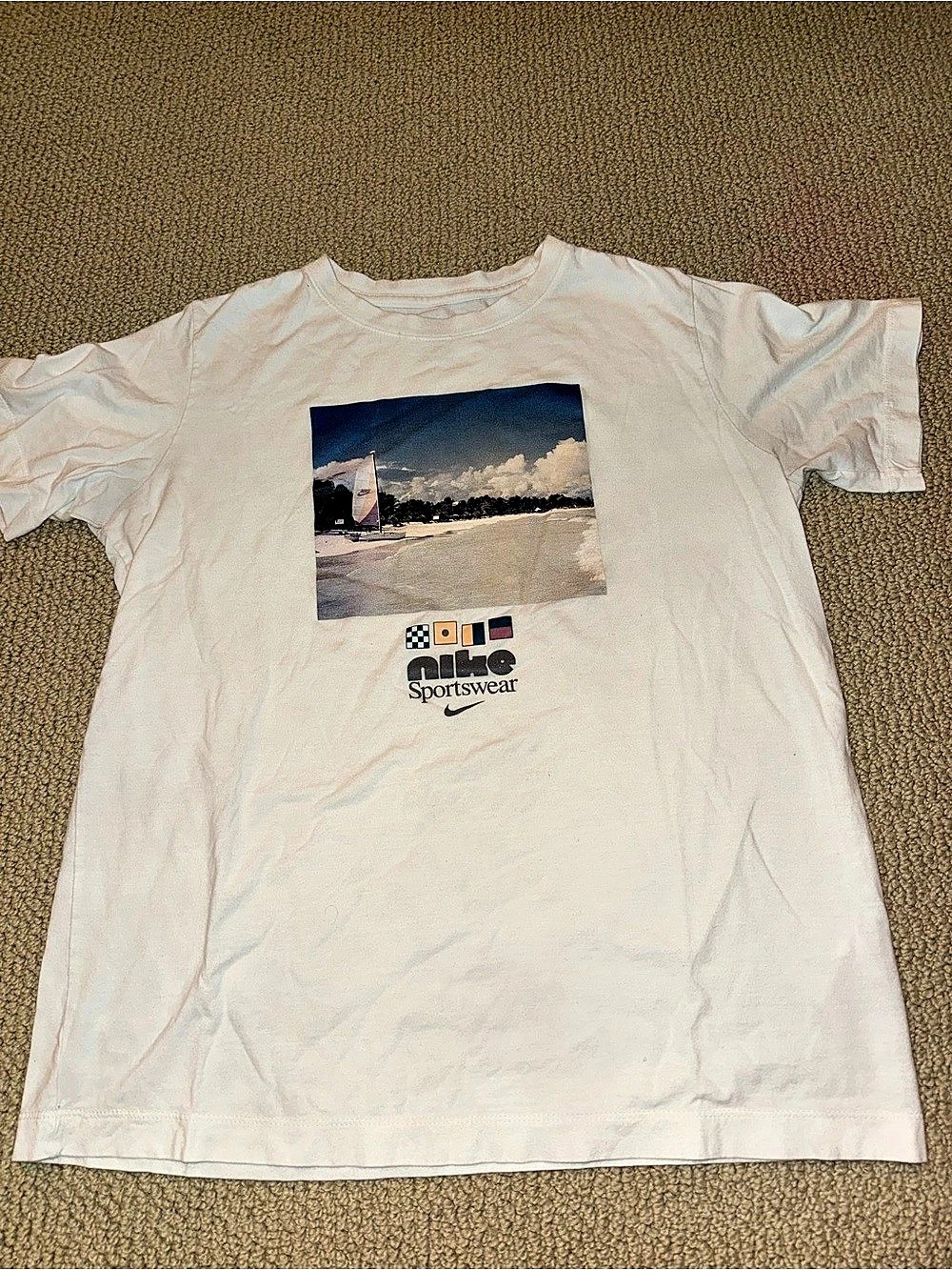 Nike Sportswear Reissue T-Shirt Graphic Short Sleeve Tee White Youth XL